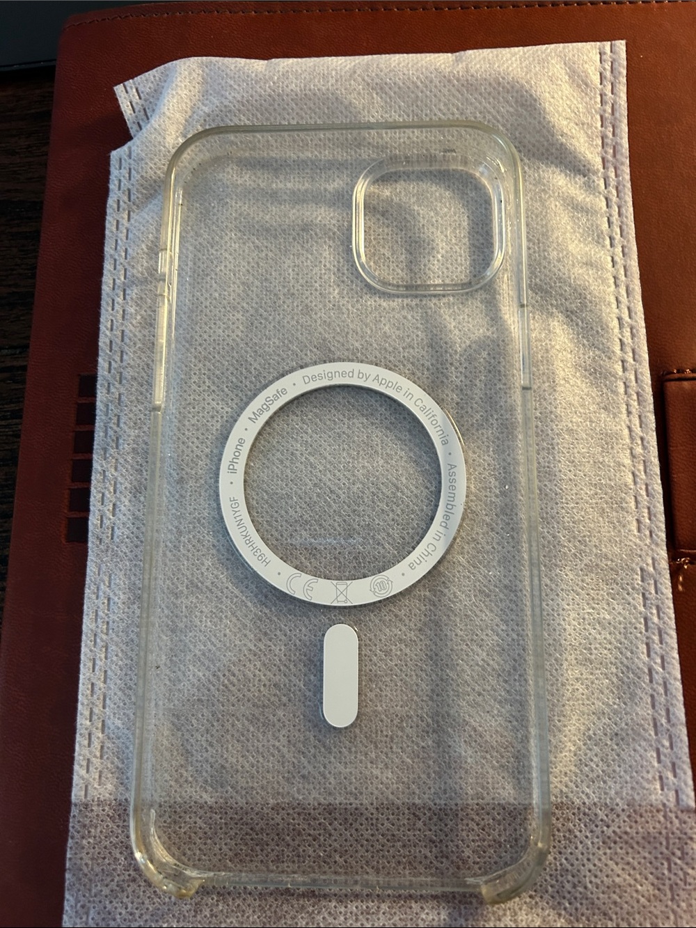 Apple Transparent MagSafe iPhone Case with White MagSafe Ring
